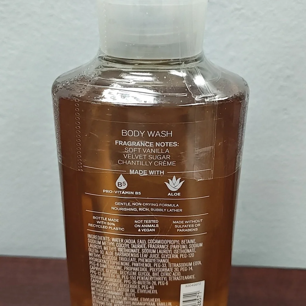 Bath & Body Works WRAPPED IN VANILLA 3 Piece Body Care Set - From the Vault 2022